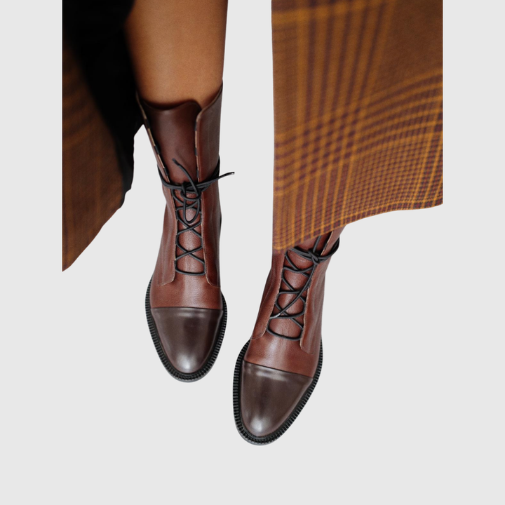 ELOWYN | CLASSIC LACE-UP BOOTS