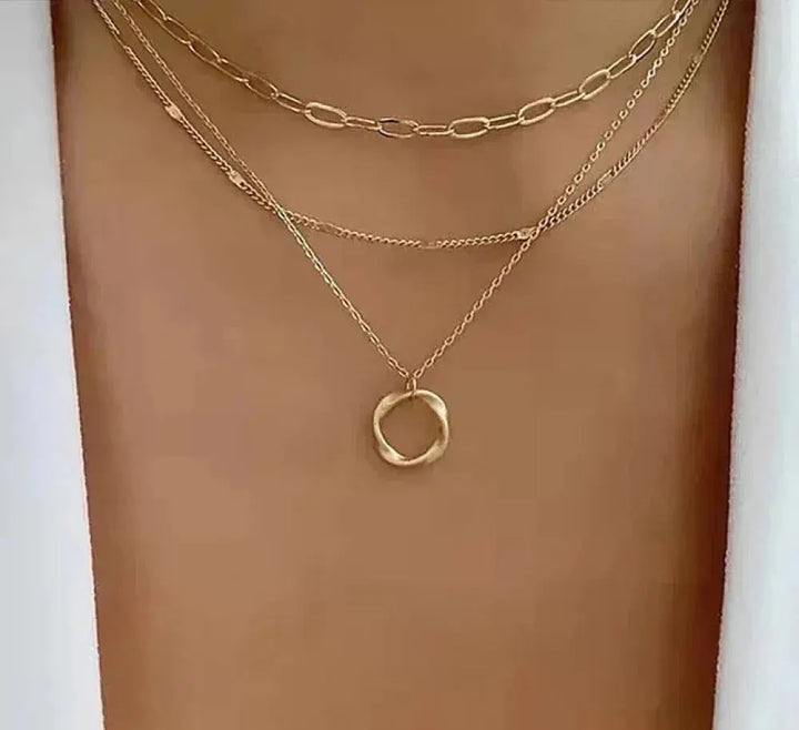 ELEGANT LAYERED GOLD CHAIN & PENDANT NECKLACE